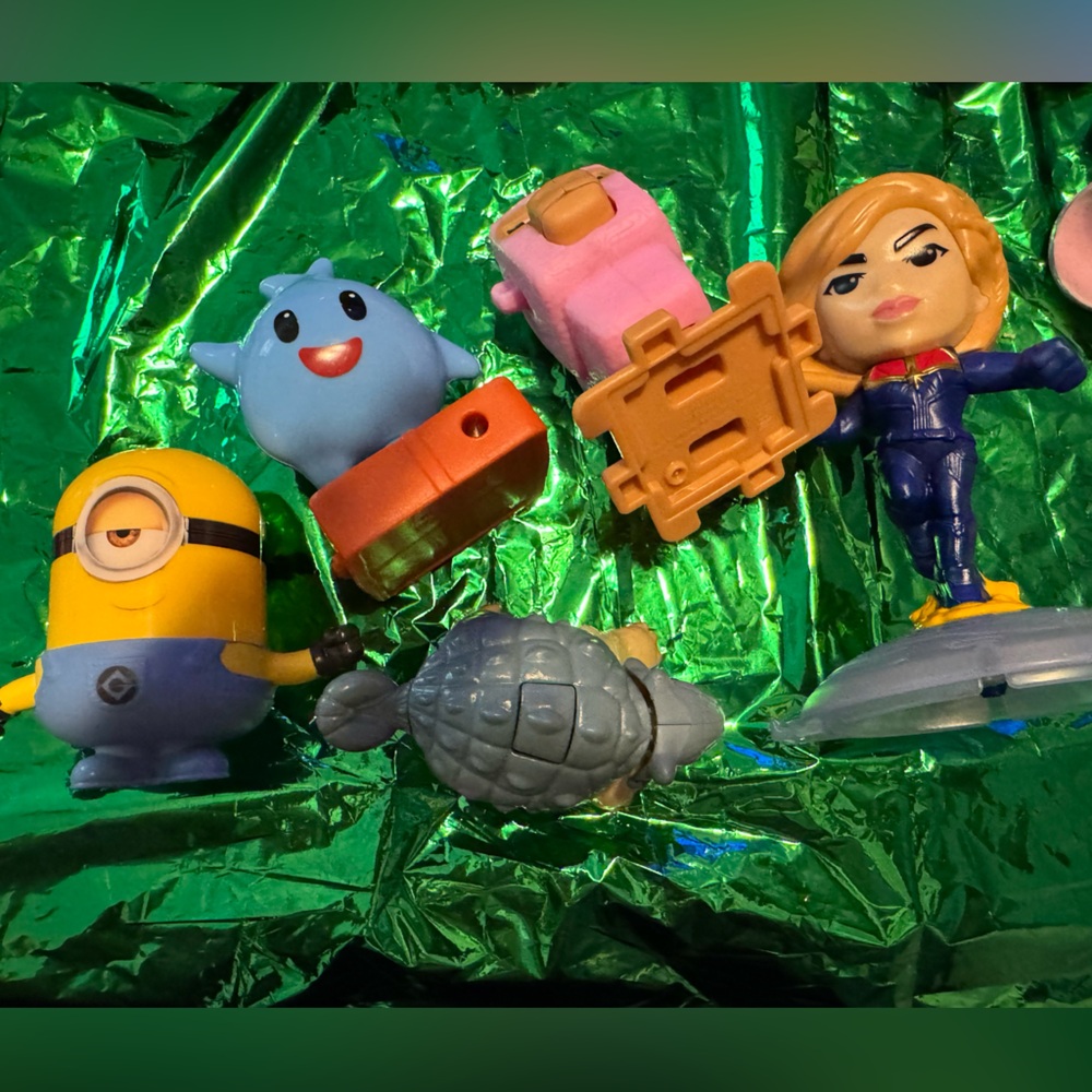 McDonald’s Toys Marvel, Super Mario, Minecraft, minions, Jurassic world, cars